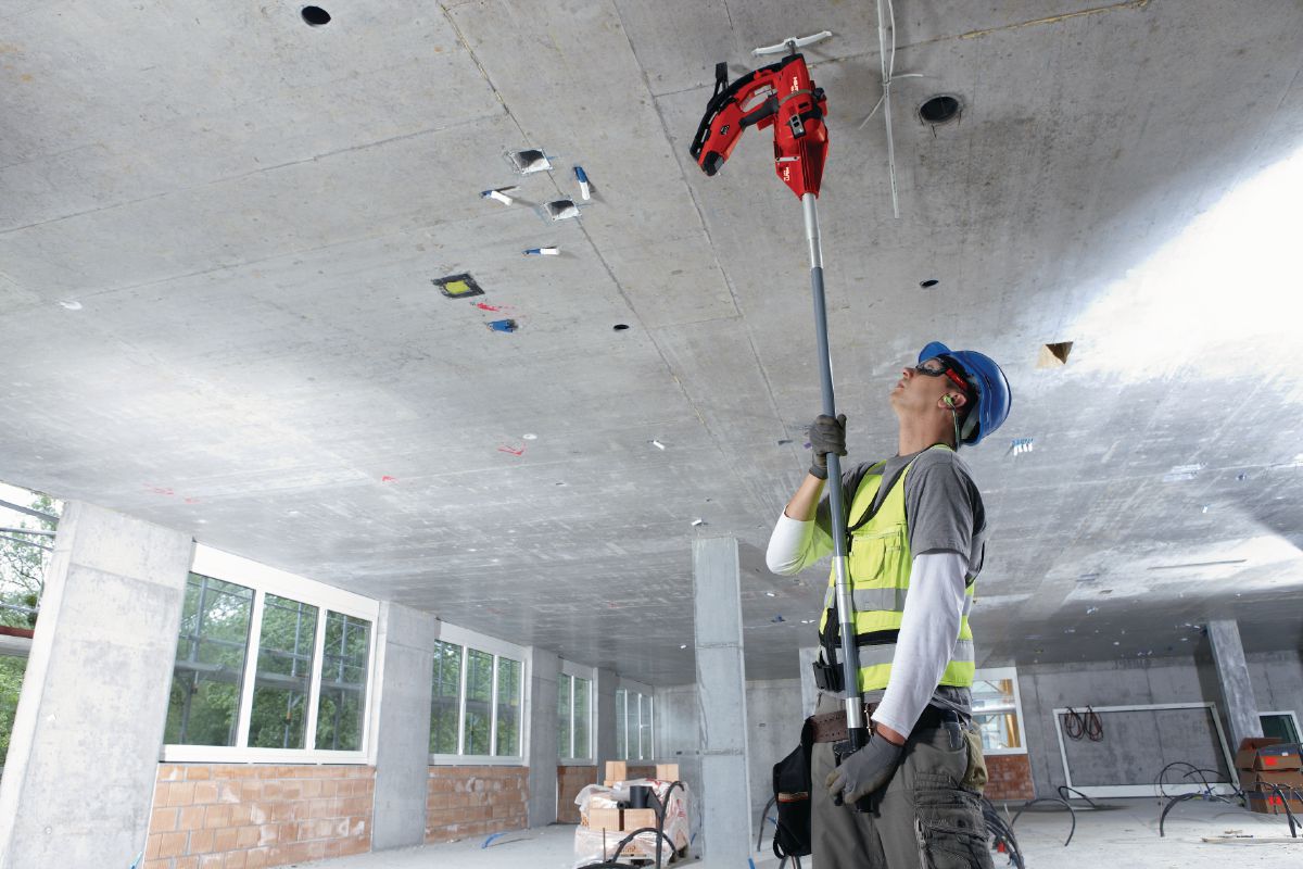 GX_3_cable_fastening_with_pole_tool