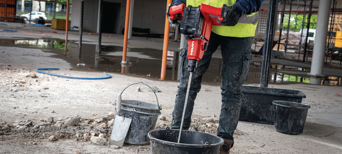 Mixing concrete or mortar or grout in bucket with NMX 6-22