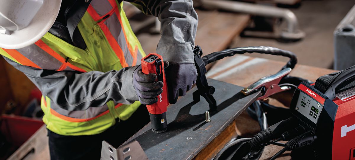 Cropped version of the application image showing the FX 3-A and FX 3-HT welding with CSF.