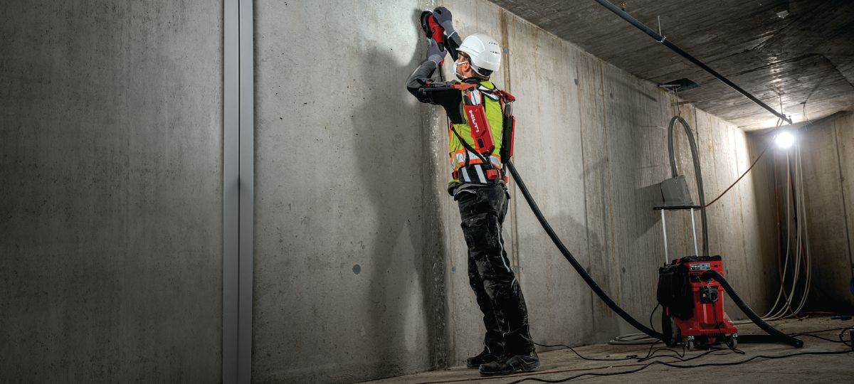 Surface grinding on concrete walls with the concrete grinder DGH 130.