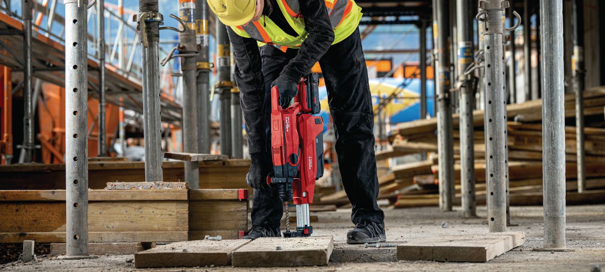 Temporary fixing, concrete drilling with TE 5-22 Cordless Rotary Hammer.