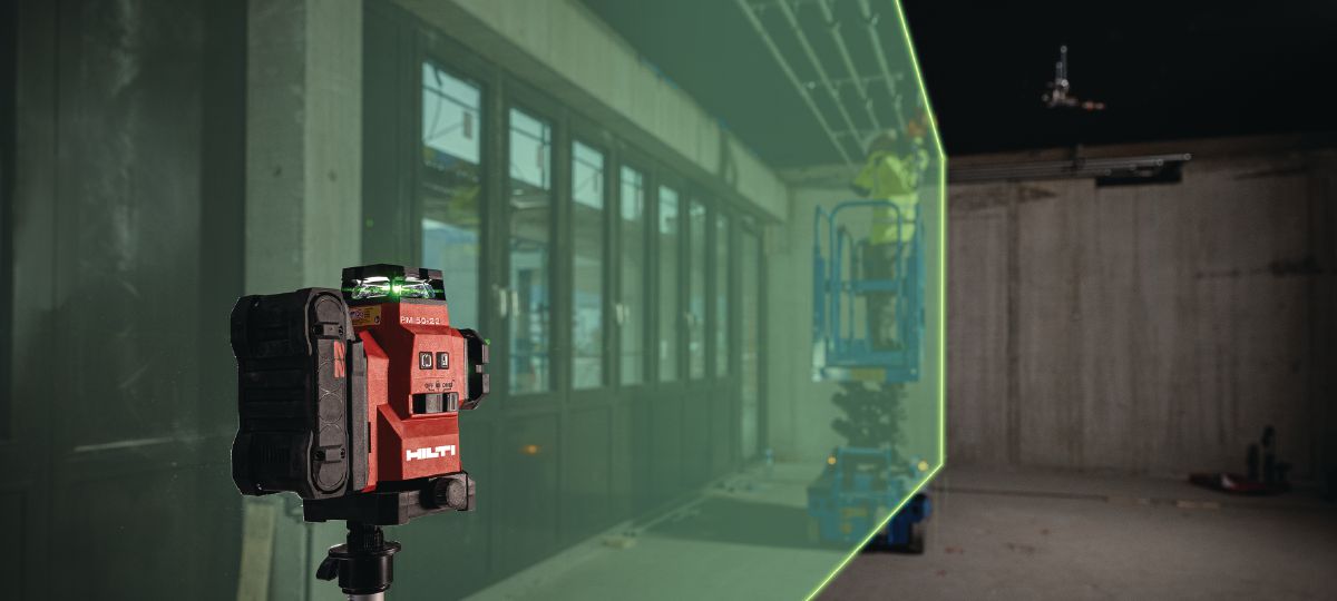 Cropped application picture of the multi line laser PM 50MG-22. For leveling, aligning, squaring and plumbing with a single setup point