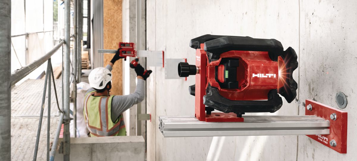 Cropped application picture of the rotating lasers PR 40-22. Facade alignment application.