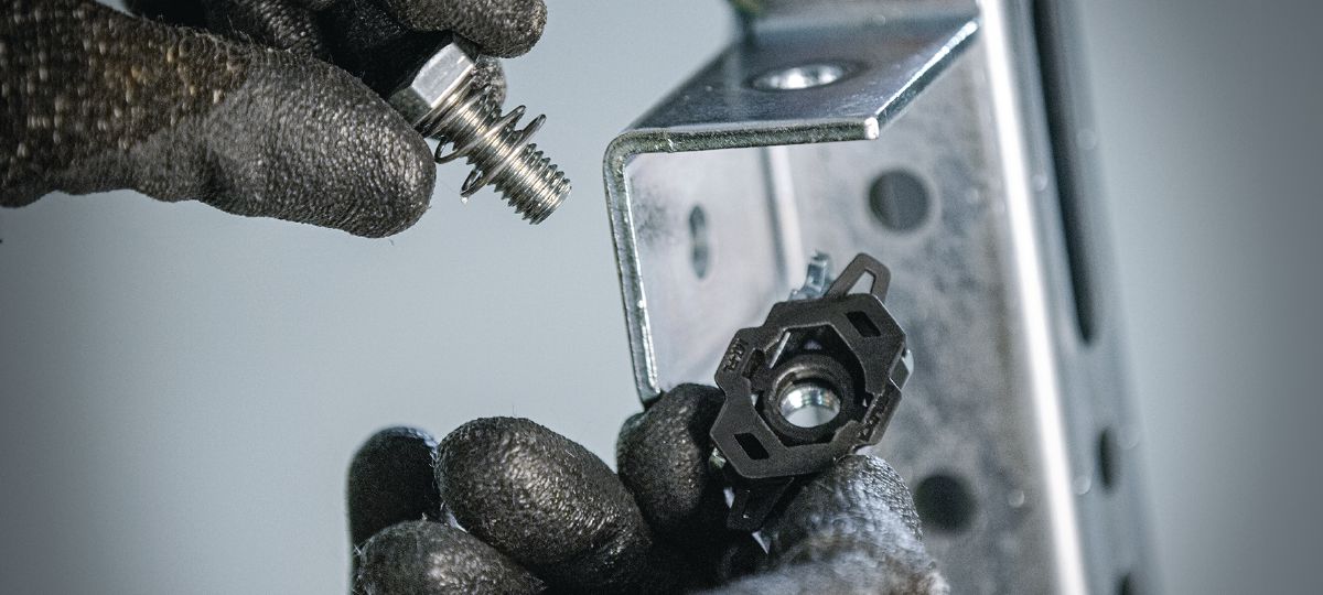 Cropped application picture of Fast-Lock disassembled