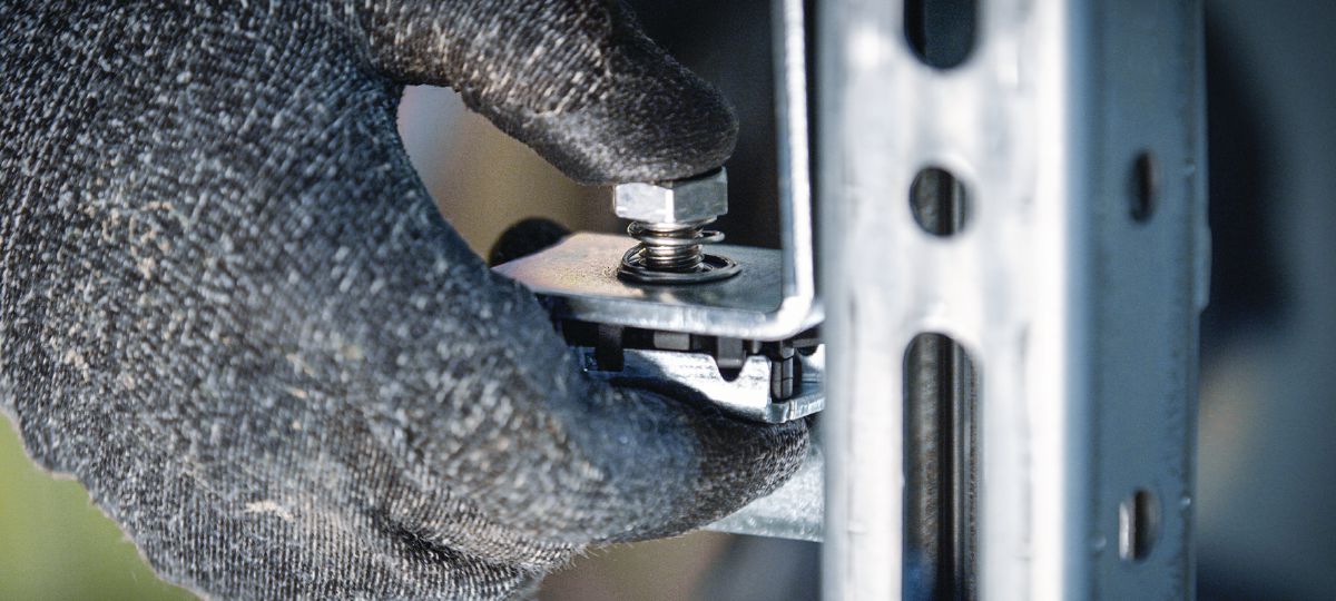 Cropped application picture of Fast-Lock clip-in